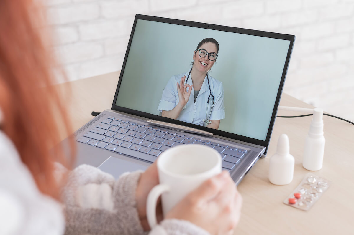 HR compliance: patient talking to her doctor online